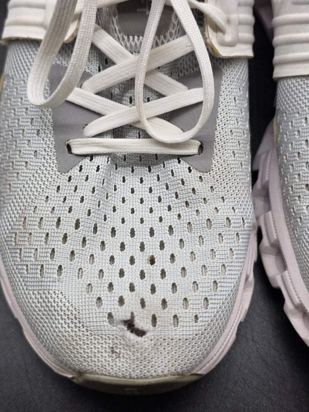 On Cloudswift Shoes Womens Size 9 White Mesh CloudTec Running Sneakers Damaged - Picture 4 of 13